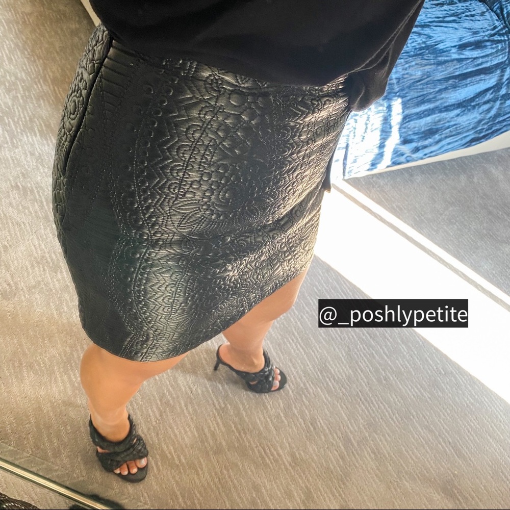 Bebe quilted faux leather mini skirt - Picture 2 of 9